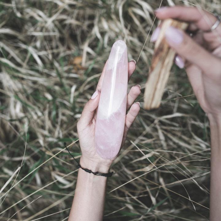 Saktion Rose Quartz Dildo · Saktion